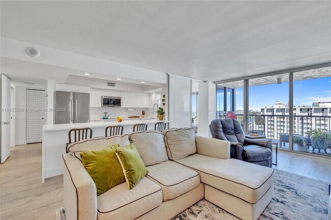 Building Photo - 2655 Collins Ave