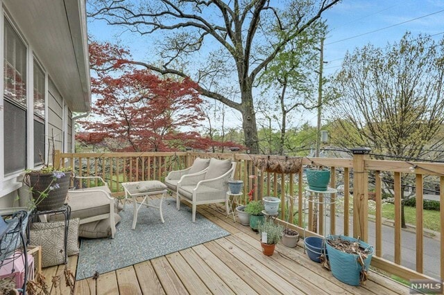 Building Photo - 348 Evergreen Pl