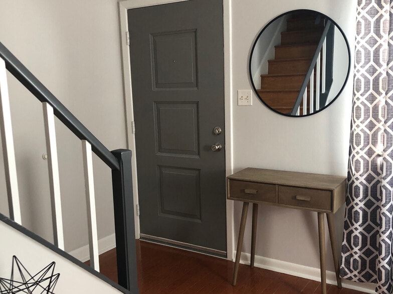 Entrance - 33 E 9th St