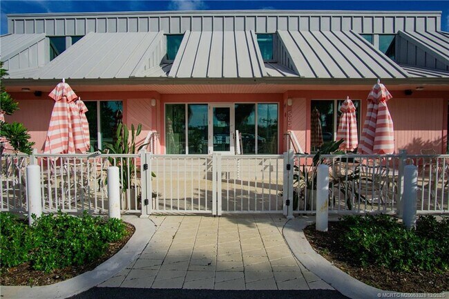 Building Photo - 245 NE MacArthur Blvd