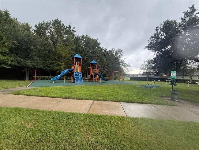 Building Photo - 1675 Royal Ridge Dr