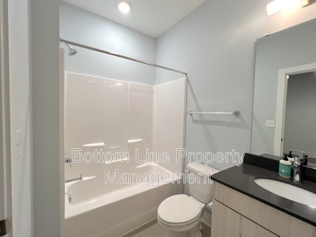 Building Photo - 211 Doggett St