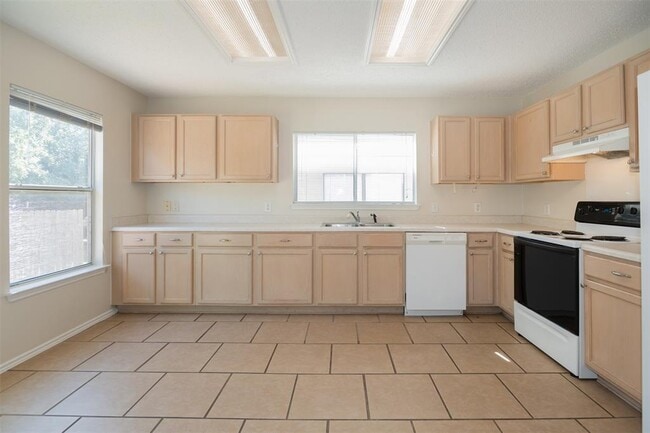 Building Photo - 2510 Stapleford Dr