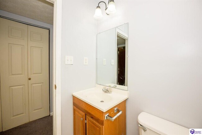Building Photo - 244 Pinewood Dr
