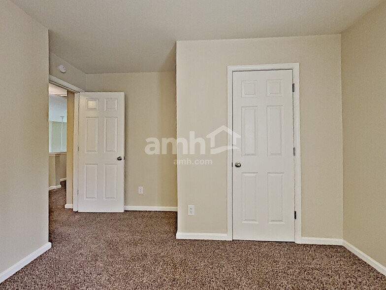 Building Photo - 2313 Worrall Hill Dr