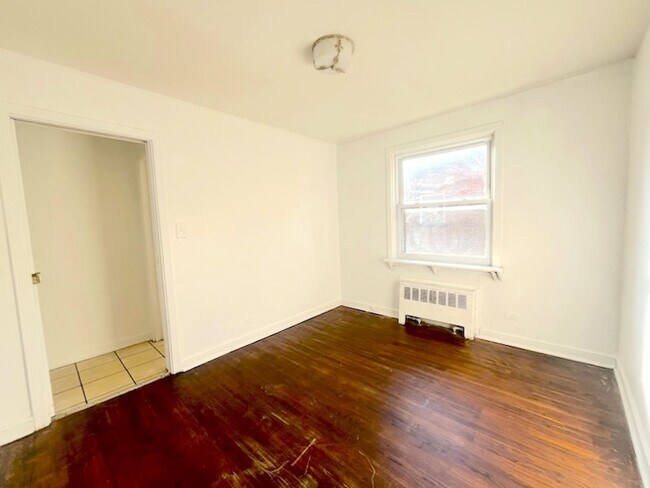 Building Photo - NORTH SIDE - Spacious 2BD/1BTH unit for rent!