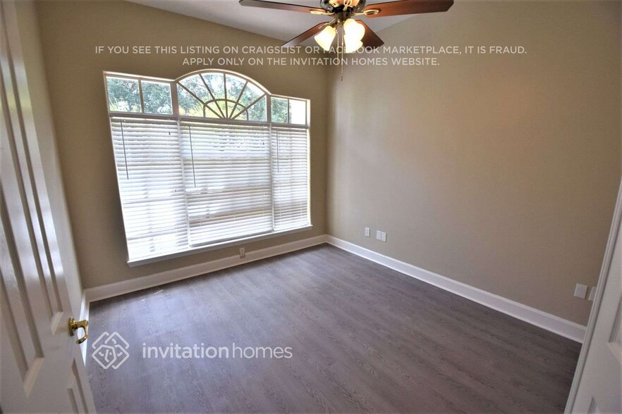 Building Photo - 2324 Lielasus Dr