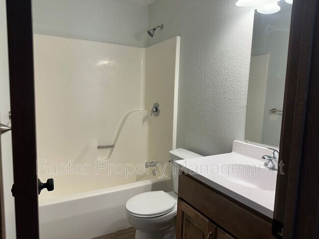 Building Photo - 154 Balcerzak Dr