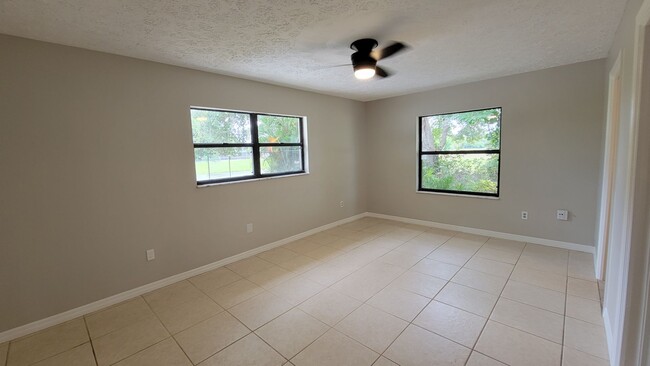 Building Photo - Port St. Lucie single-family home 3 bedroo...