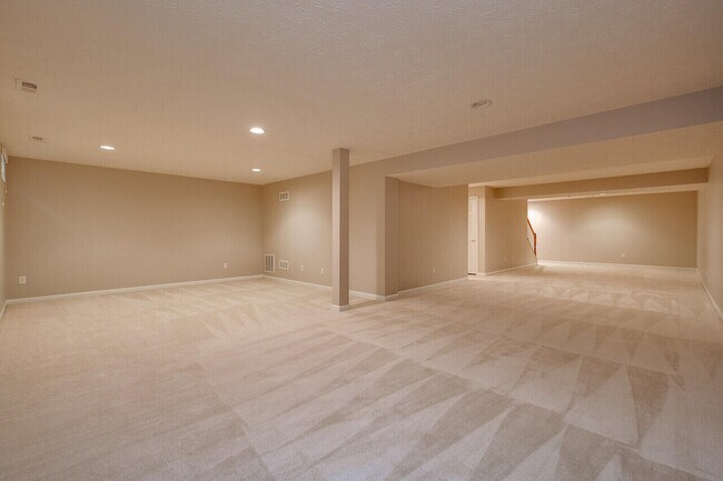 Building Photo - 3839 Taft Ave