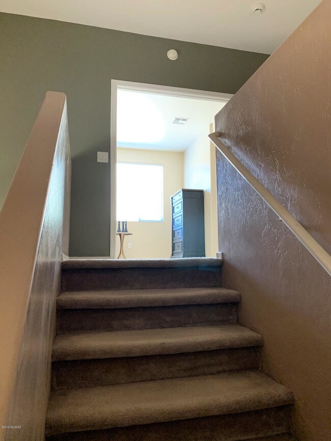 Building Photo - 4365 N Sunset Cliff Dr