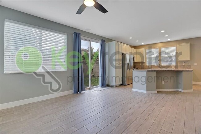 Building Photo - 461 Anjou Cir