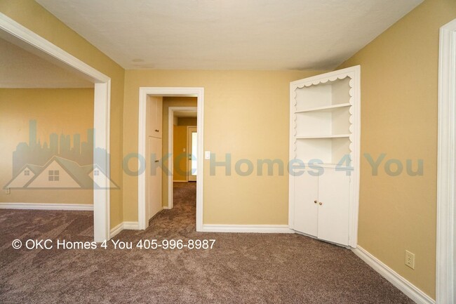 Building Photo - Stylish, Updated 2 Bedroom House! Move-in ...