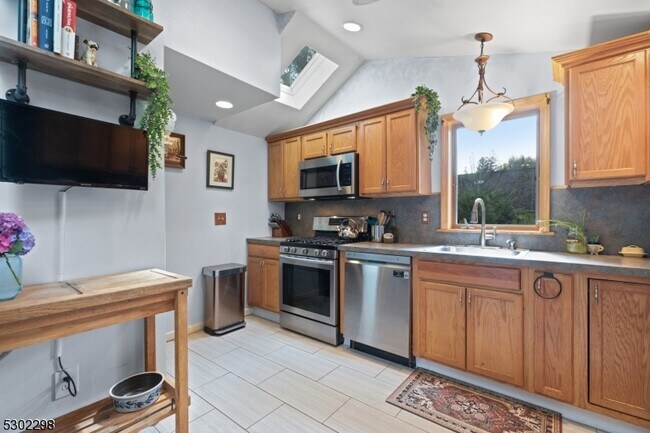 Building Photo - 31 Oliver Pl