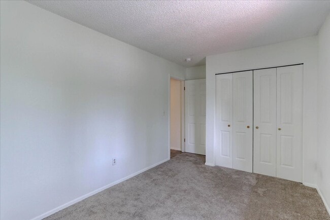 Building Photo - 2033 Gyros Cir