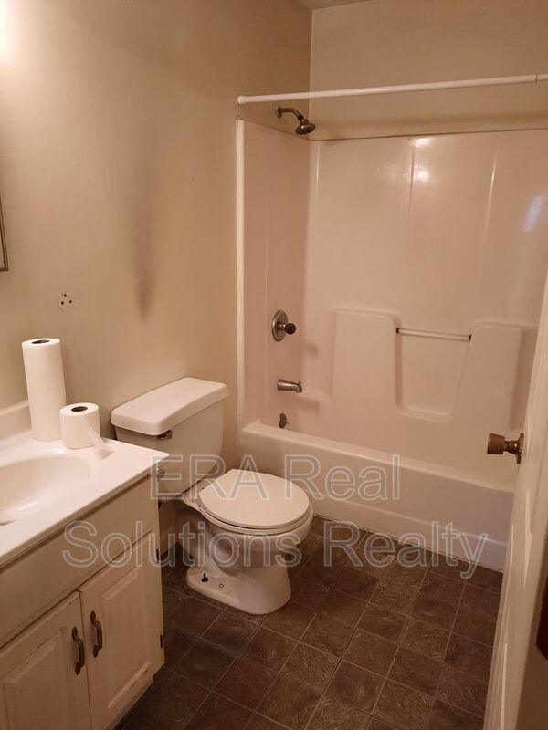 Building Photo - 245 Sycamore St