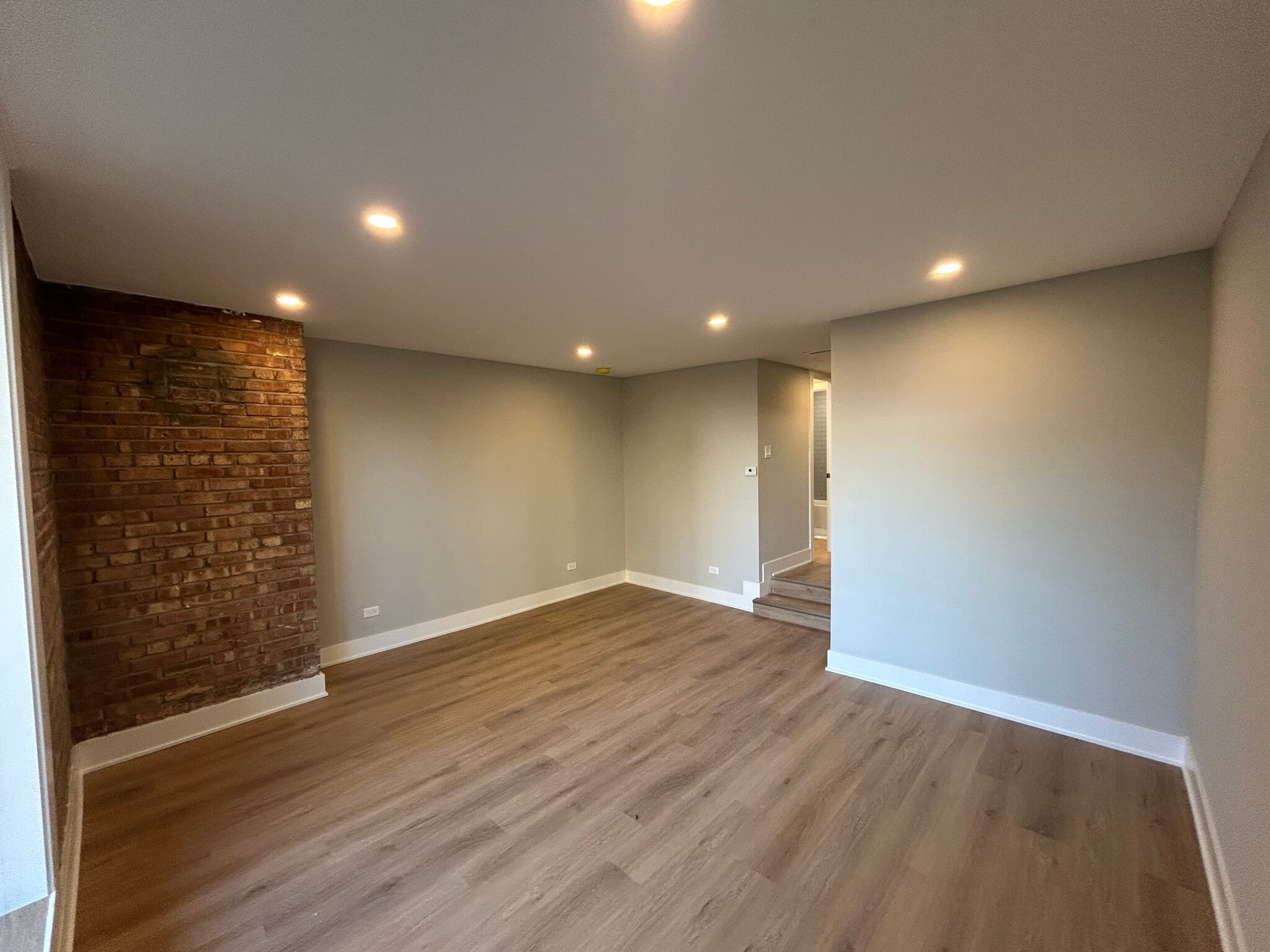 Building Photo - 1254 N La Salle Dr