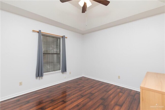Building Photo - 5801 N 29th Ln