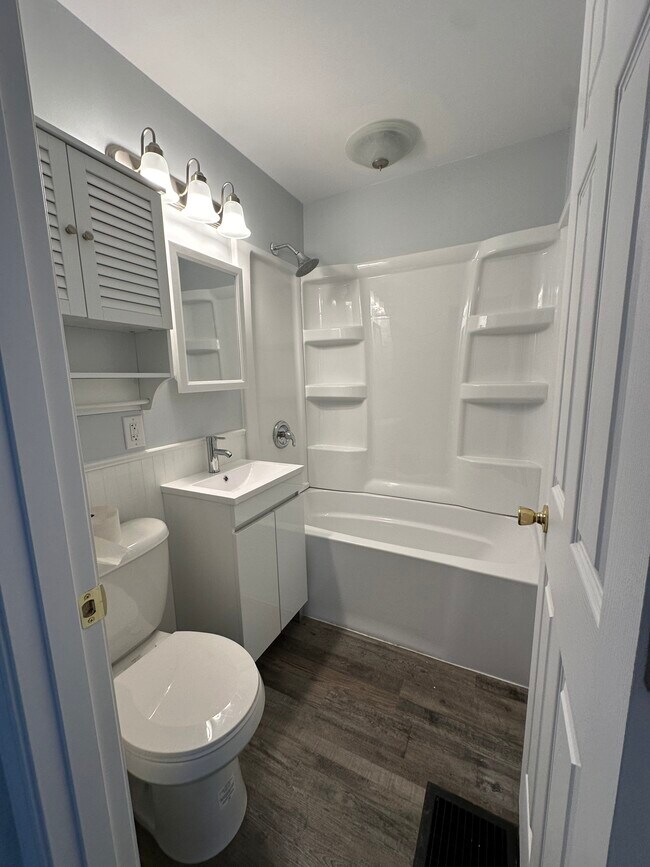 Building Photo - 1629 Kingston Rd