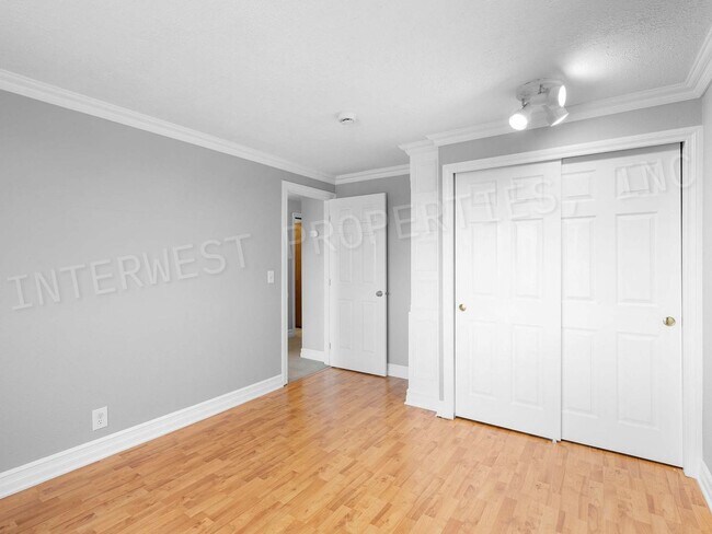 Building Photo - 4+ Bedroom Tigard Home With a Beautiful Vi...