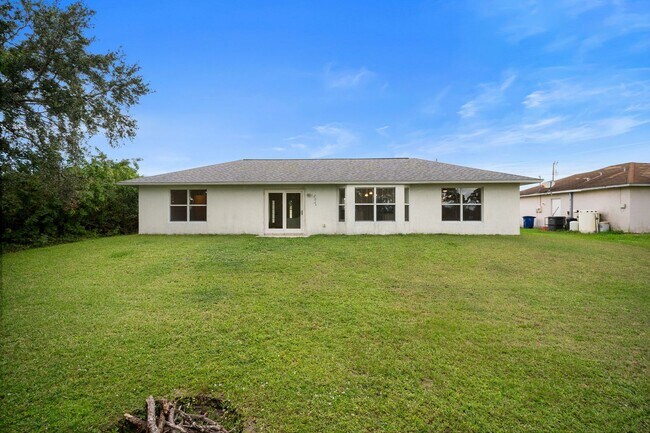 Building Photo - Well maintained Single family home 2 bed 2...