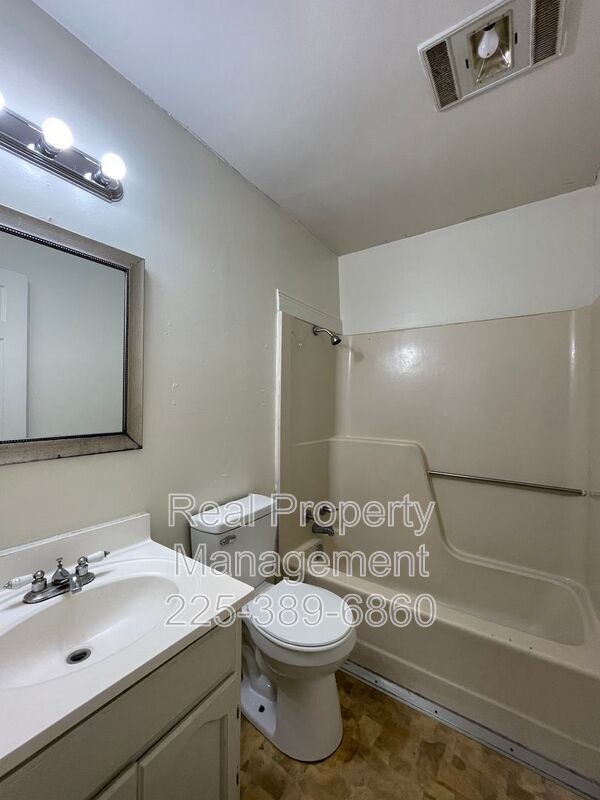 Building Photo - 750 Hospital Rd