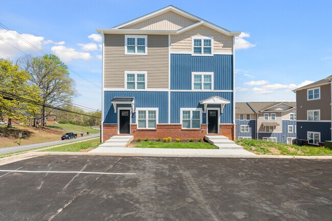 Building Photo - 1600 Wards Ferry Rd