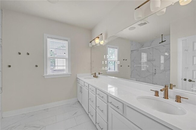 Building Photo - 860 Stonehill Ln