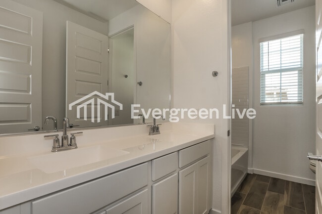 Building Photo - 10115 E Ulysses Ave