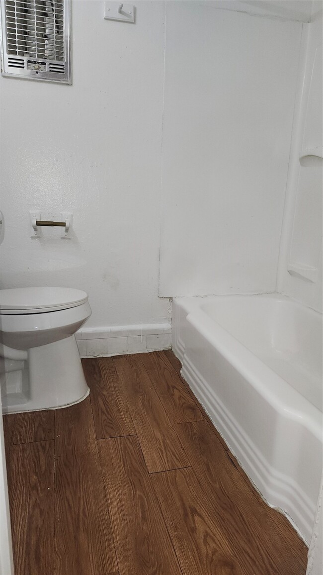 Building Photo - 105 Avondale St