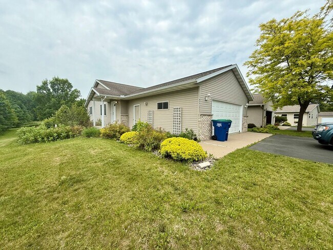 Building Photo - 149913-149913 Wineberry Ln