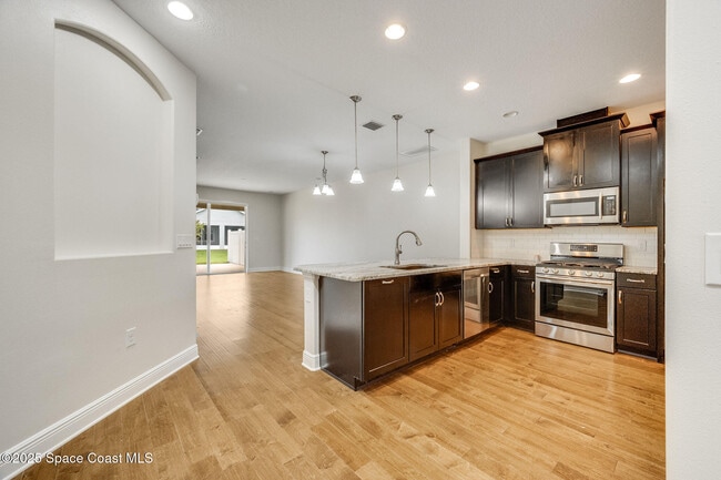 Building Photo - 8233 Loren Cove Dr