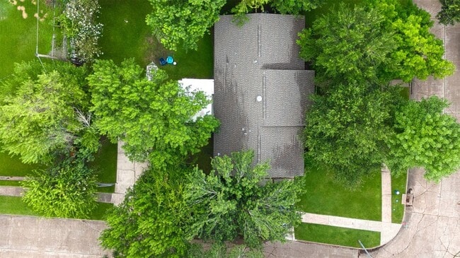Building Photo - 5911 Dawnridge Dr