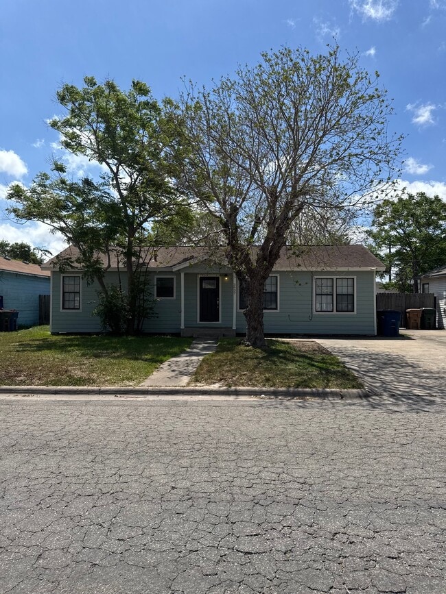 Building Photo - 3637 Harris Dr
