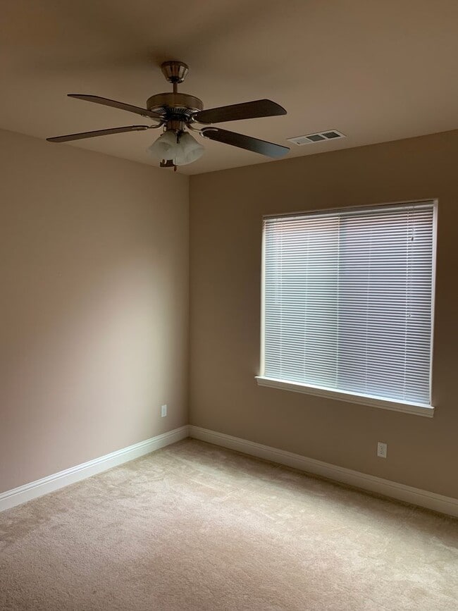 Building Photo - 1194 Paradise Loop