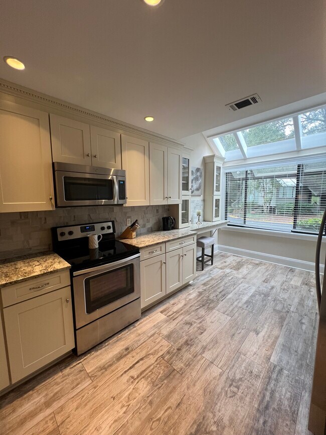 Building Photo - 60 Carnoustie Rd