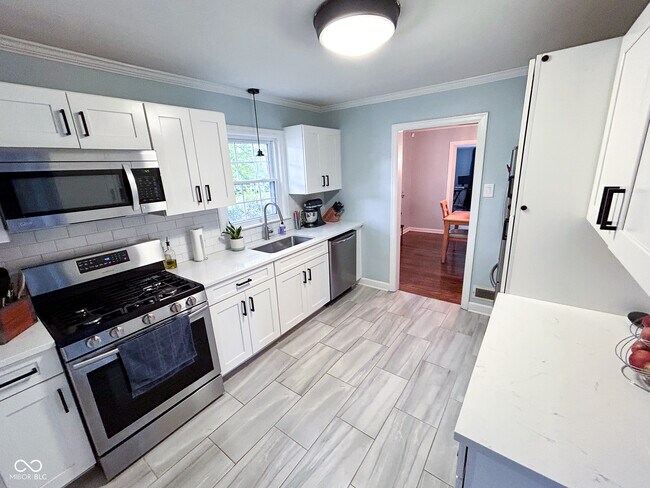 Building Photo - 5805 Norwaldo Ave