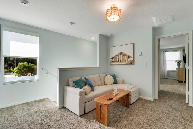 Building Photo - 5719 SE Edgewater Cir