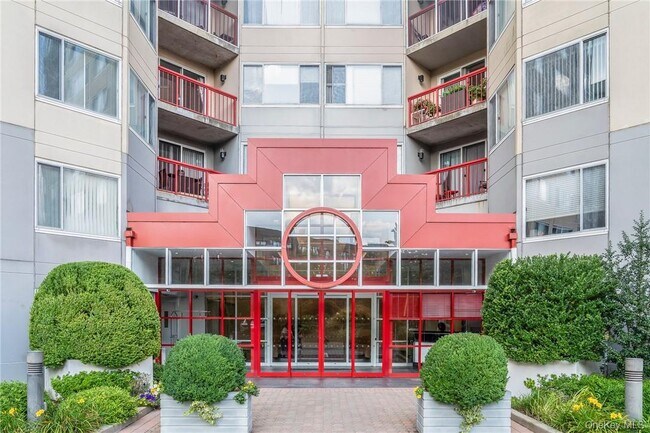 Building Photo - 10 Stewart Pl