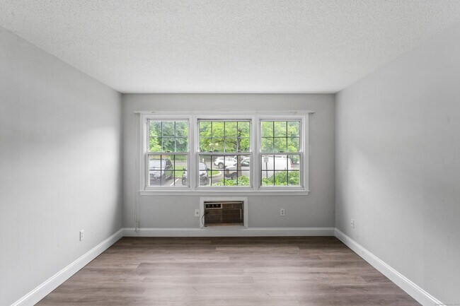 Building Photo - 34 A Padanaram Rd