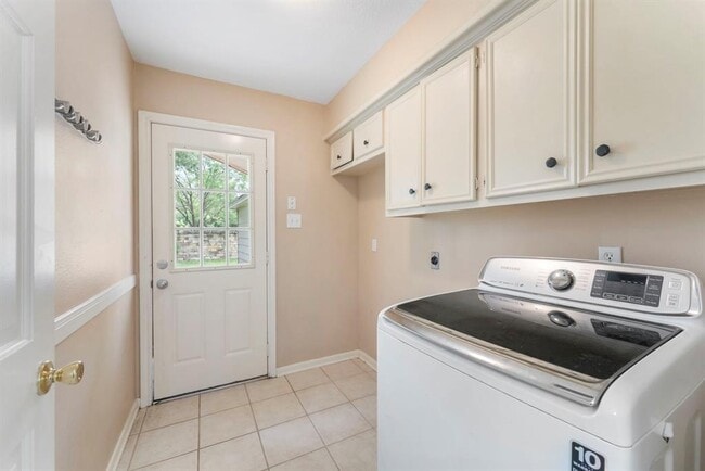 Building Photo - 10310 Great Plains Ln