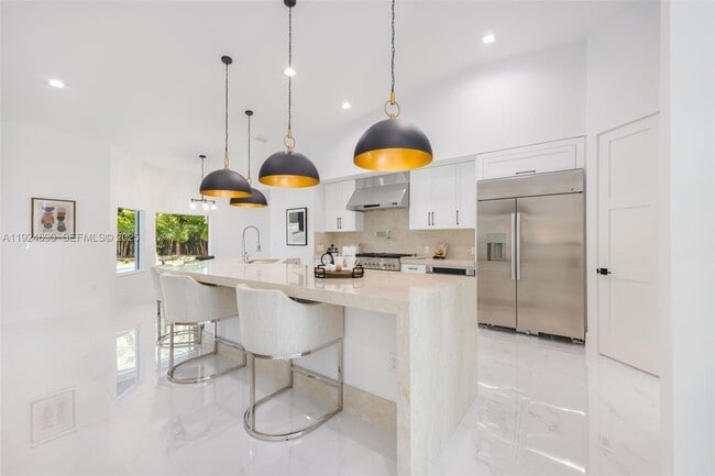 Building Photo - 6845 SW 52nd St