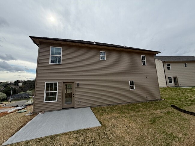 Building Photo - 2624 Parkers Mdw Ln