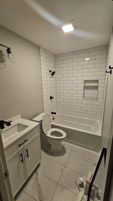 Building Photo - 118 Camelot Ct