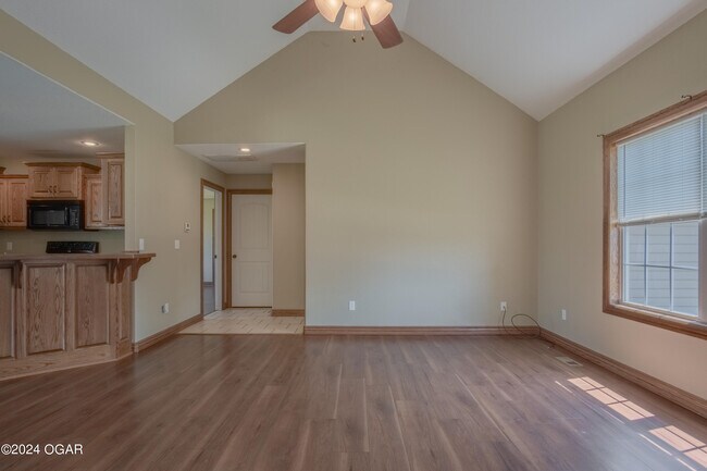 Building Photo - 715 Derek Ct