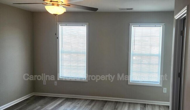 Building Photo - 337 S Pointe Dr