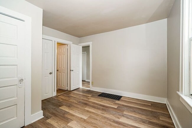 Building Photo - 2009 Sullivant Ave