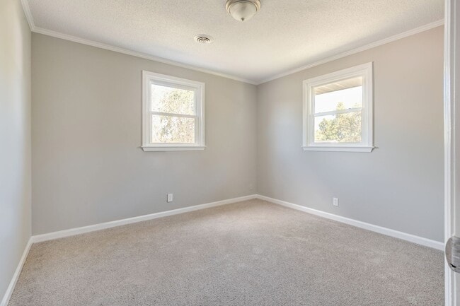 Building Photo - 1311 Mini Ct N