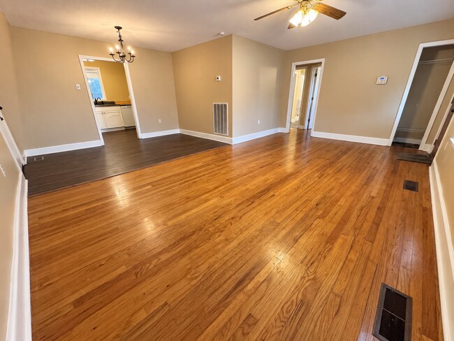 Building Photo - 1205 Fairway Dr SW