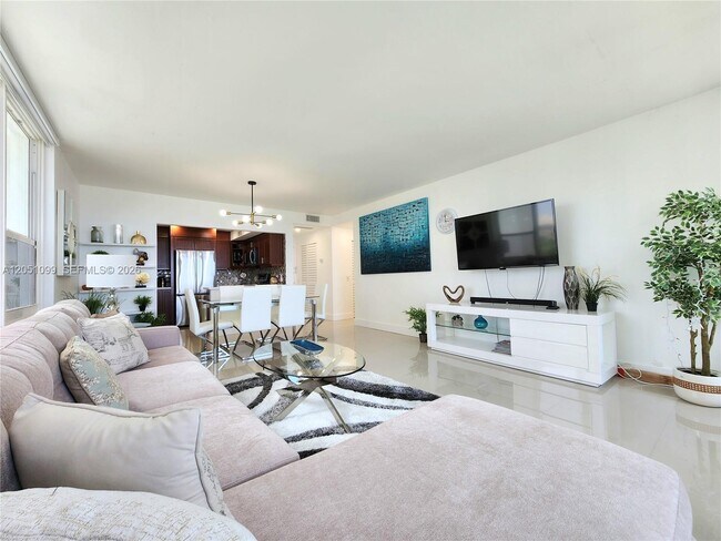 Building Photo - 3505 S Ocean Dr